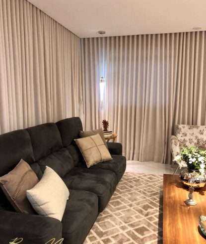 Como decorar sofá com mantas e almofadas?